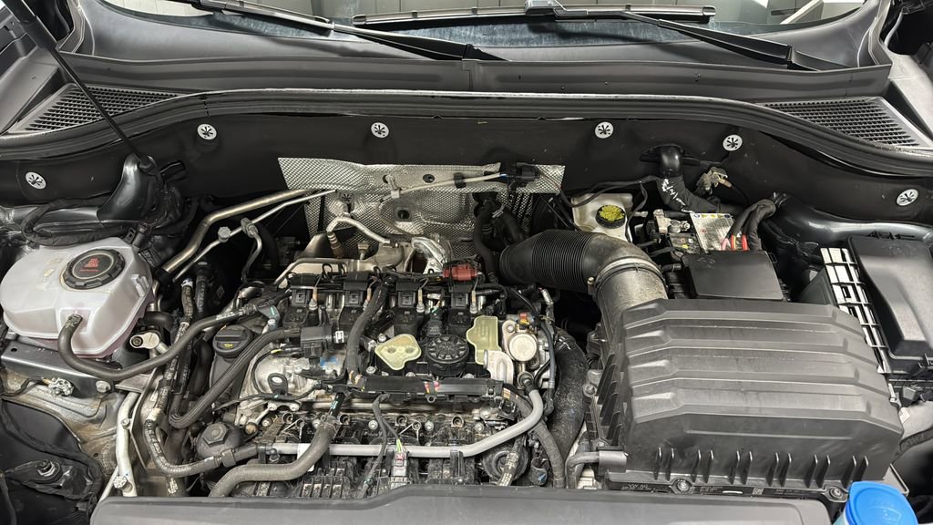 Used 2025 Volkswagen Atlas SE image 31