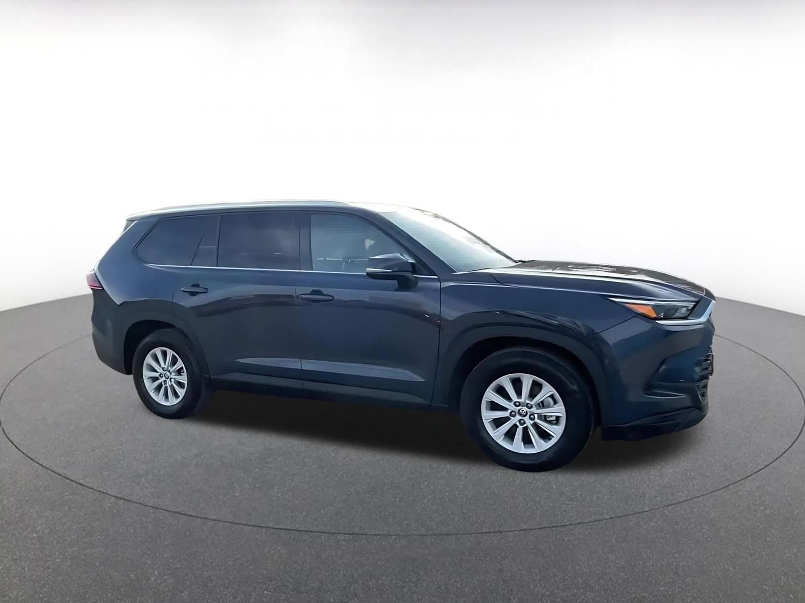 Used 2025 Toyota Grand Highlander FWD image 2