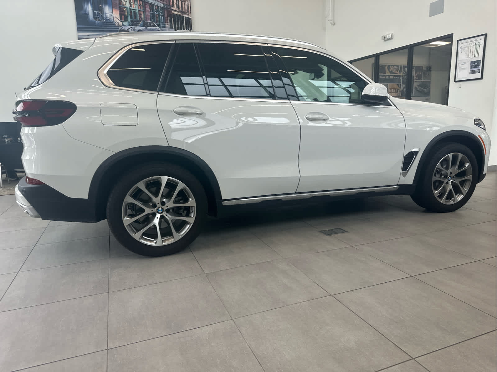 Used 2024 BMW X5 xDrive40i w/ Premium Package AWD/4WD image 6