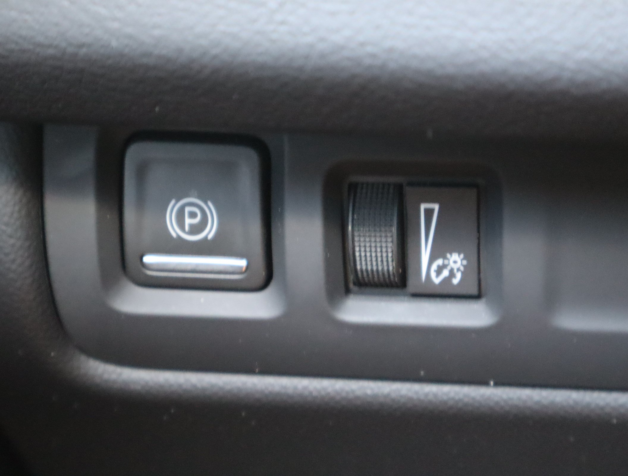 Used 2025 Cadillac XT4 Premium Luxury FWD image 18