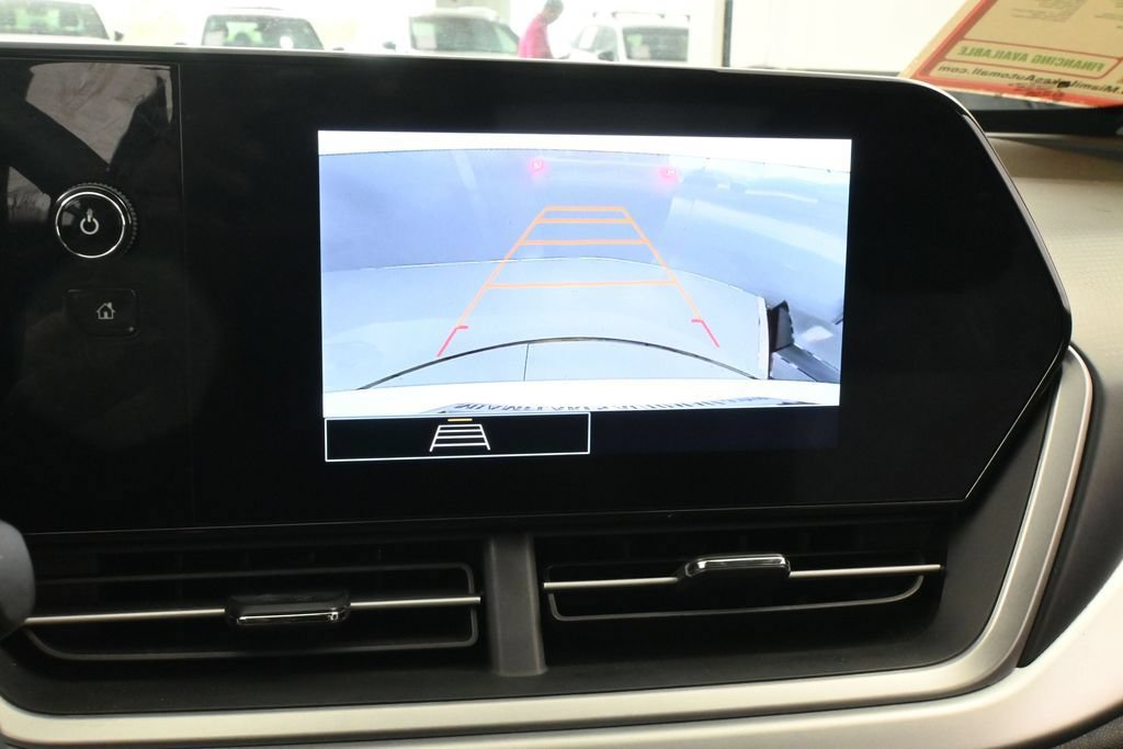 Used 2025 Chevrolet Trax LS FWD image 17