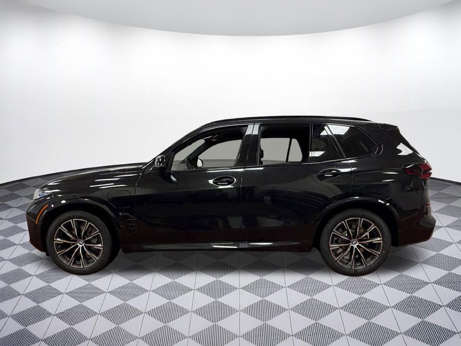 New 2026 BMW X5 xDrive50e w/ M Sport Package image 2