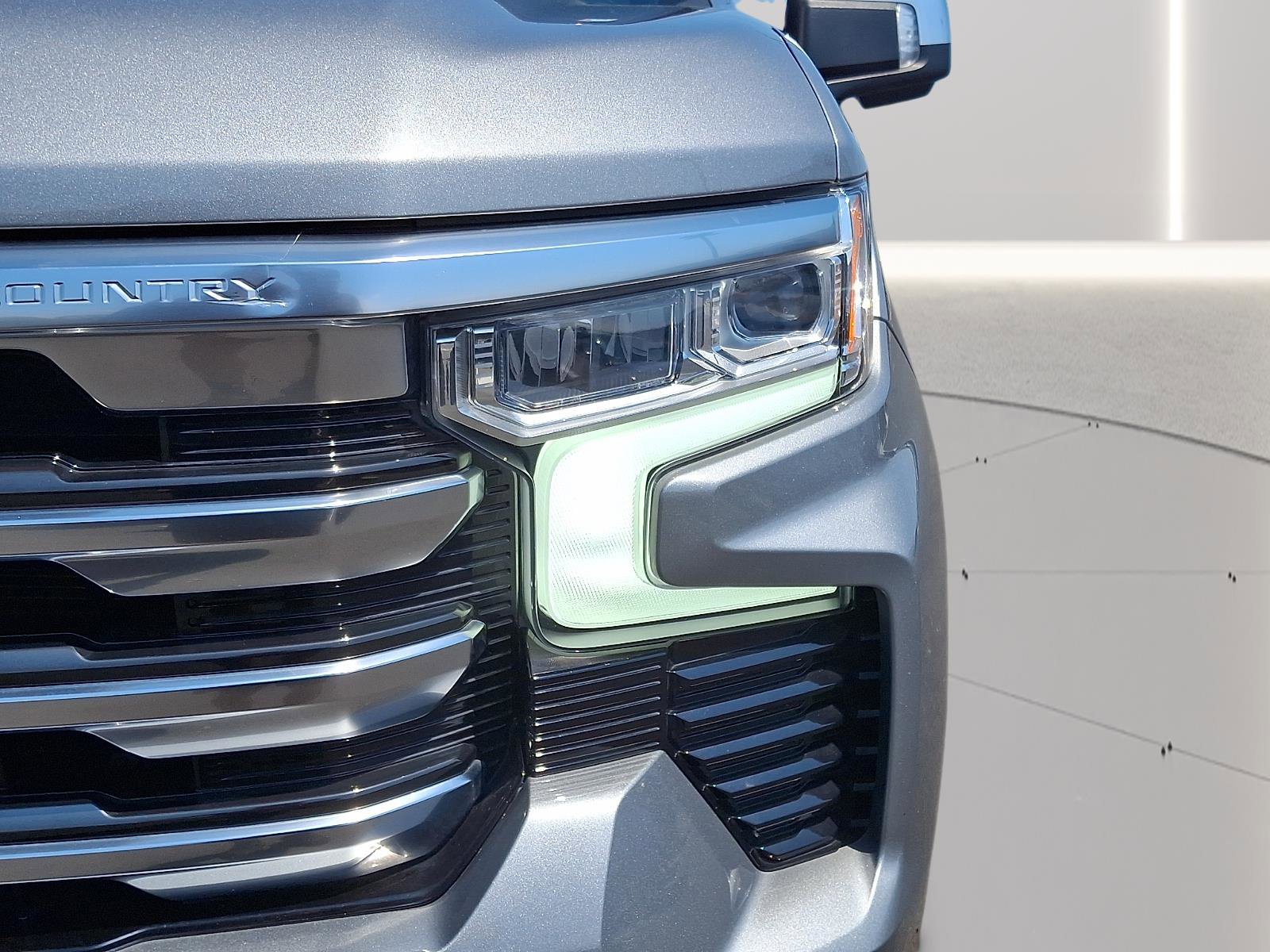 Used 2024 Chevrolet Silverado 1500 High Country w/ Technology Package AWD/4WD image 95
