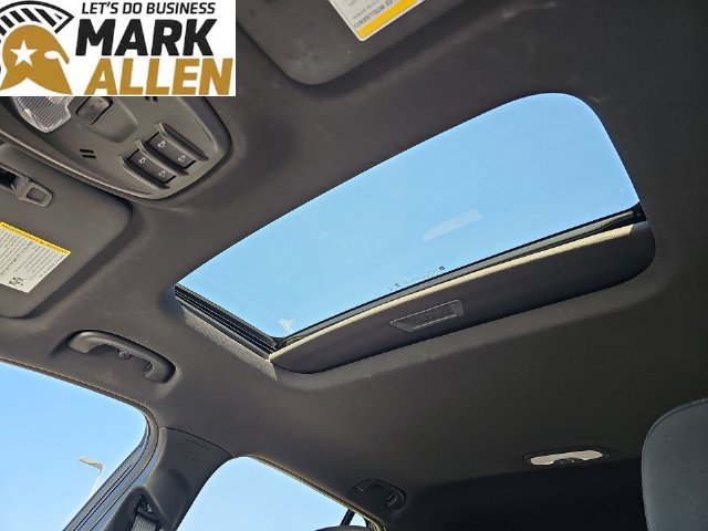 Used 2025 Chevrolet Trax RS w/ Sunroof Package FWD image 18