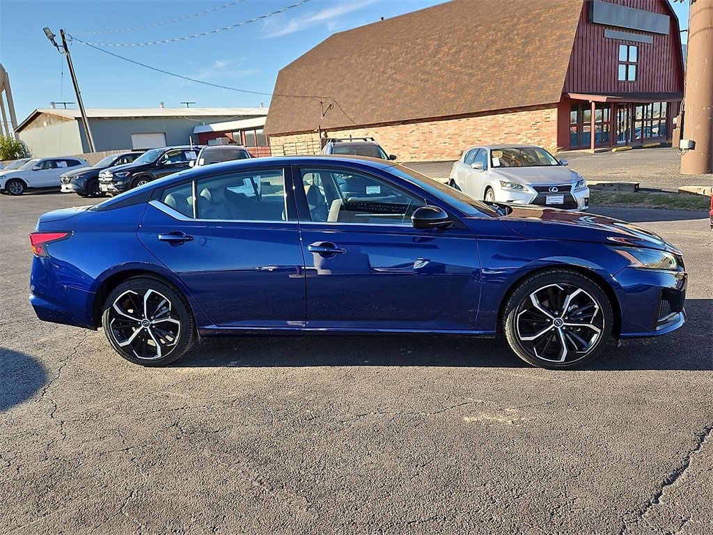 Used 2024 Nissan Altima 2.5 SR image 9