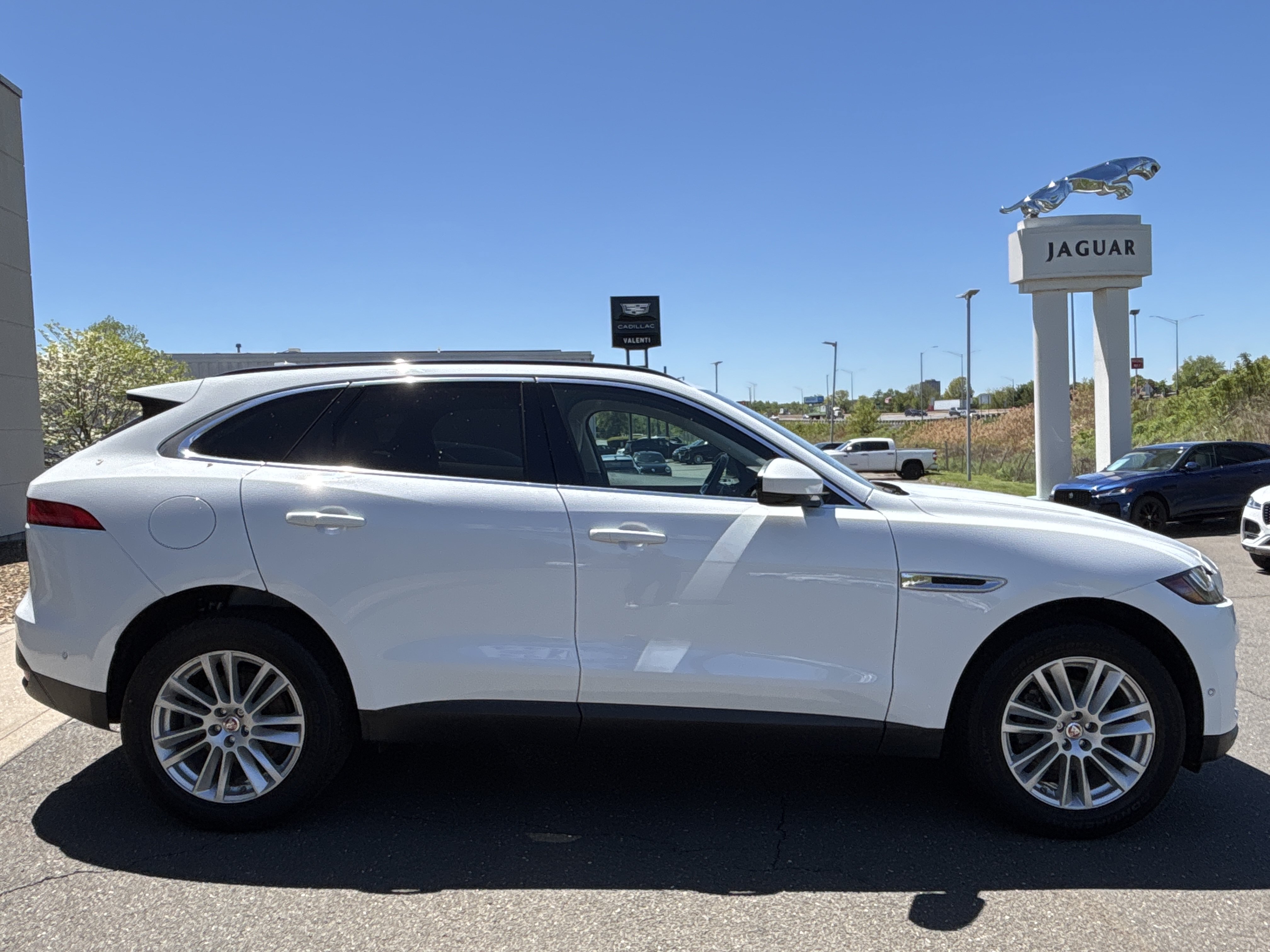 Used 2019 Jaguar F-PACE Prestige AWD/4WD image 2