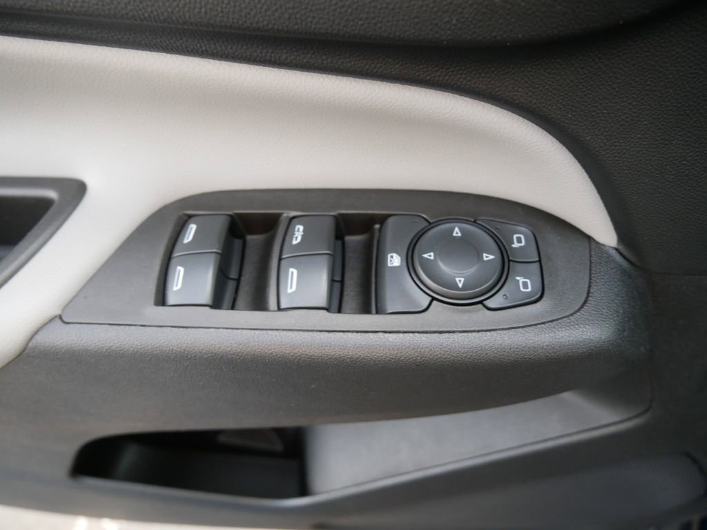 Used 2021 Chevrolet Equinox LS image 16