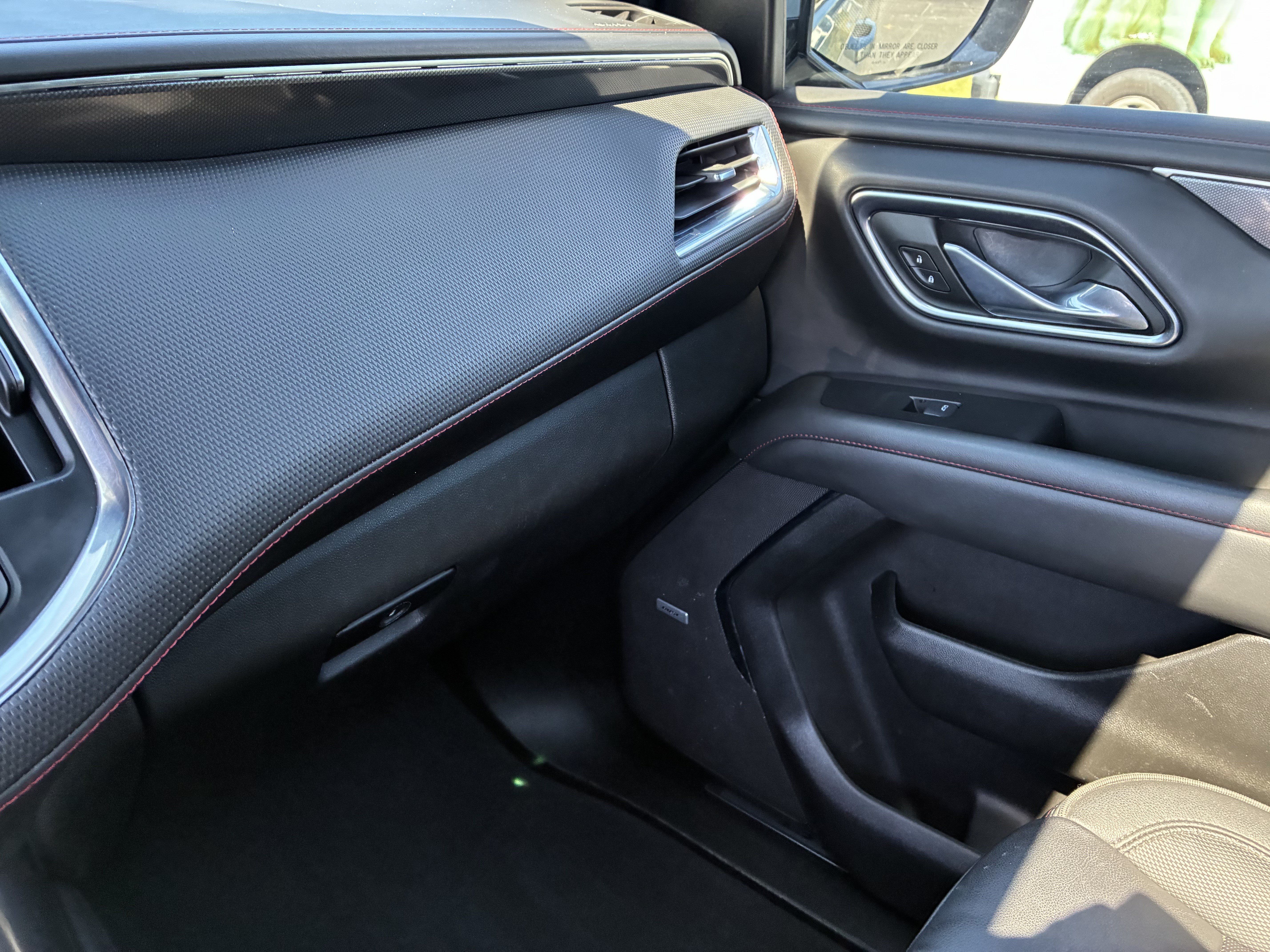 Used 2024 Chevrolet Suburban RST w/ Luxury Package RWD image 38
