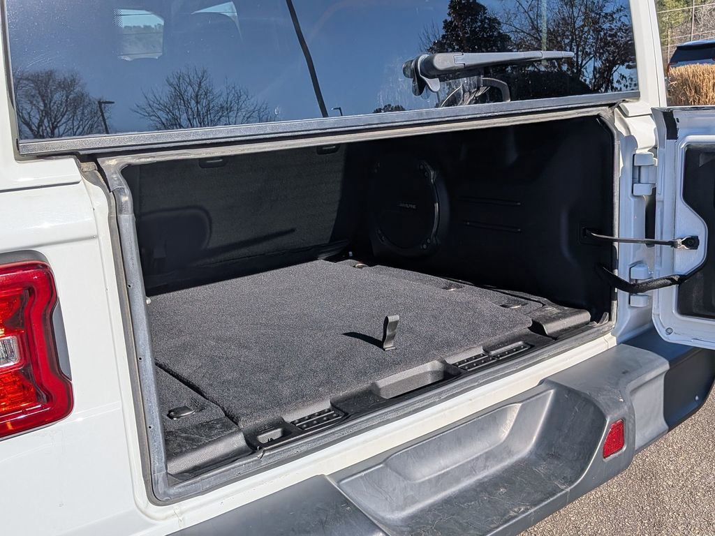 Used 2019 Jeep Wrangler Unlimited Sahara w/ Uconnect 4C Nav & Sound Group image 27