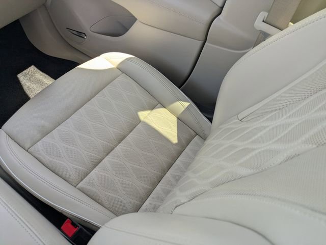 Used 2023 Buick Envision Avenir image 20