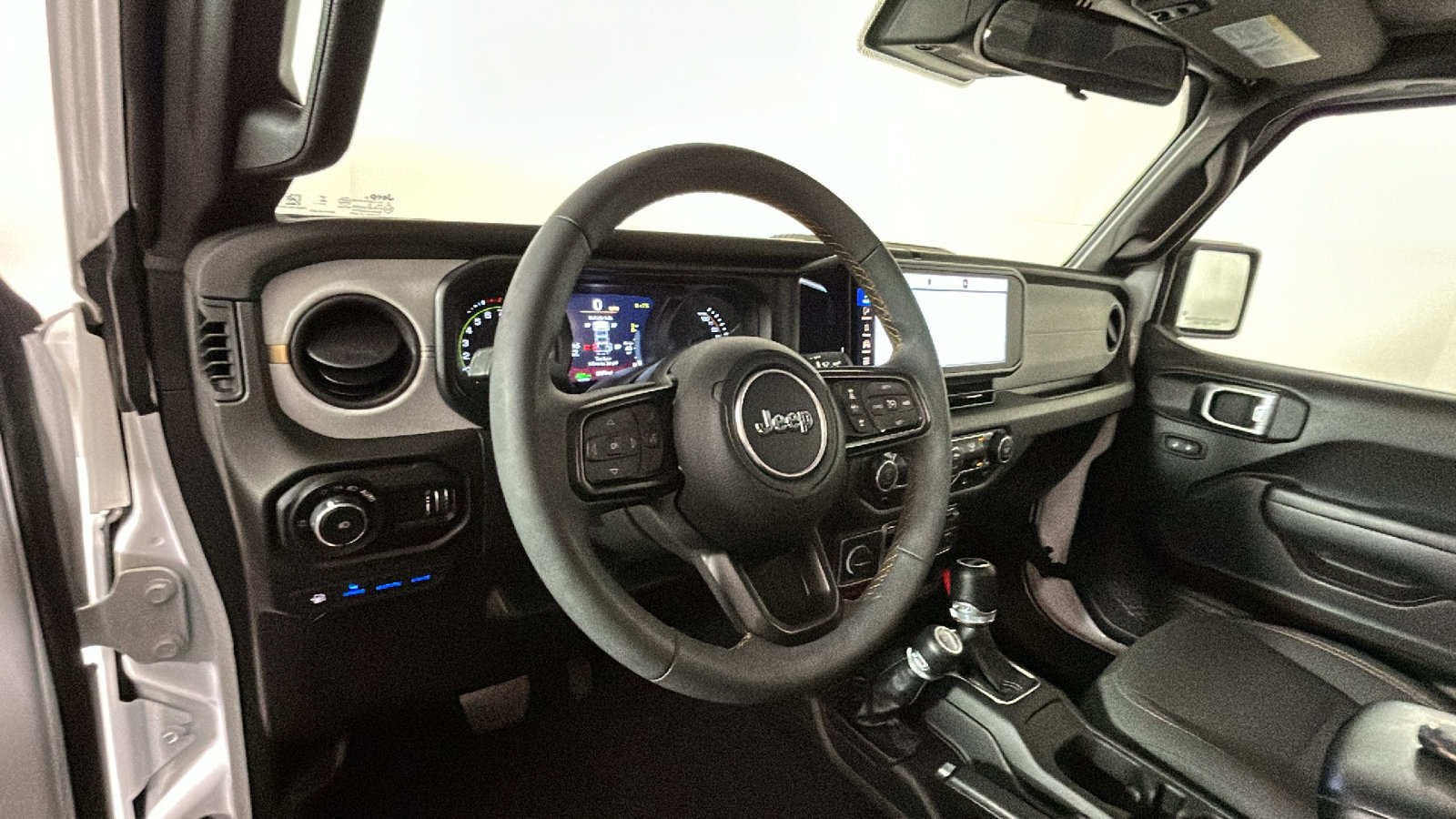 Used 2024 Jeep Wrangler Unlimited AWD/4WD image 16