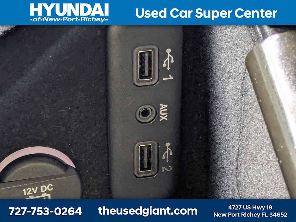 Used 2022 Dodge Challenger SXT RWD image 24