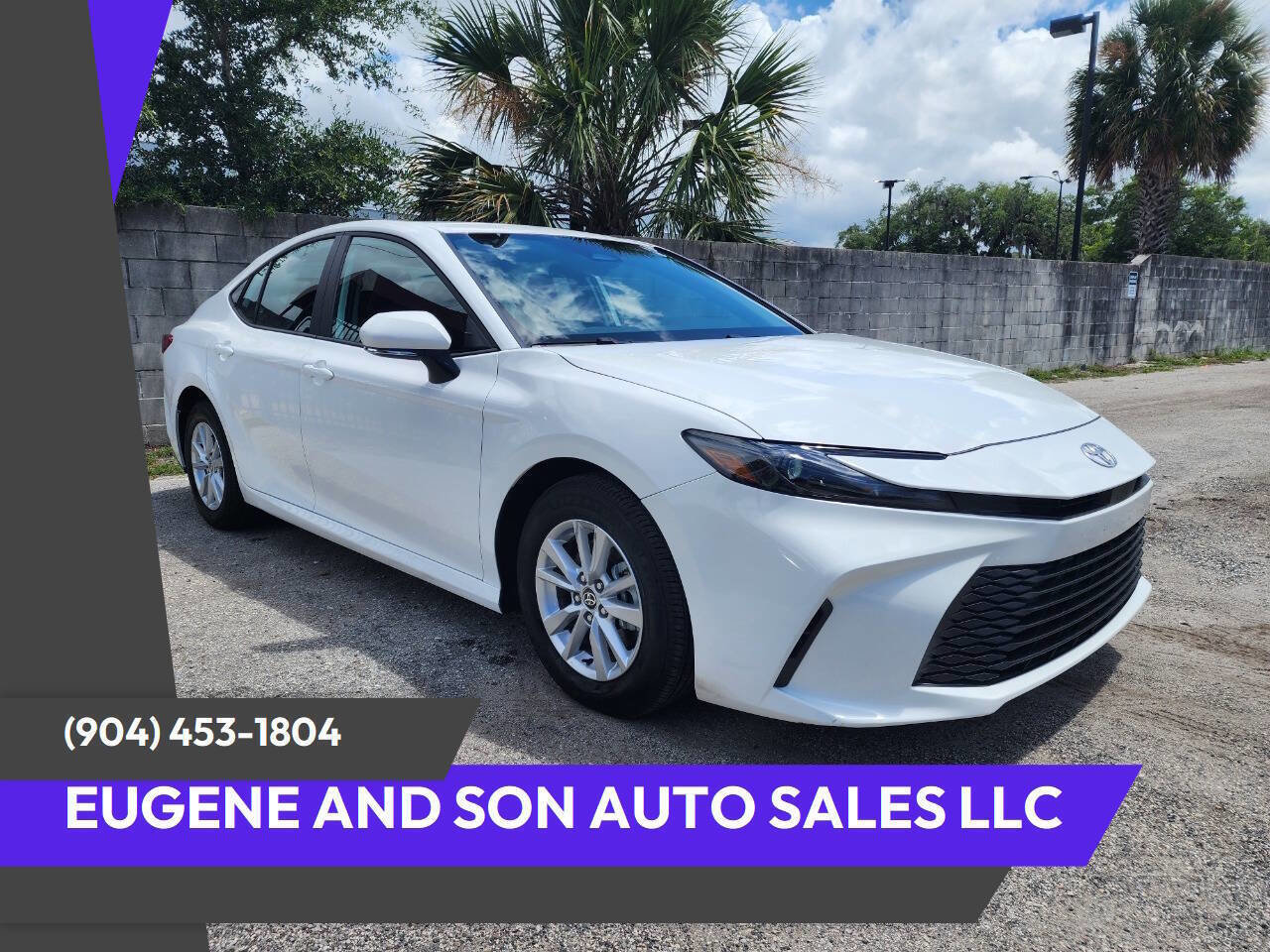 Used 2025 Toyota Camry LE image 1