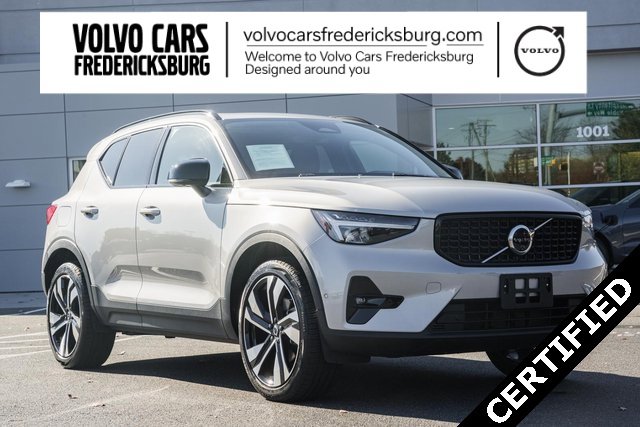 Certified 2025 Volvo XC40 B5 Plus image 1