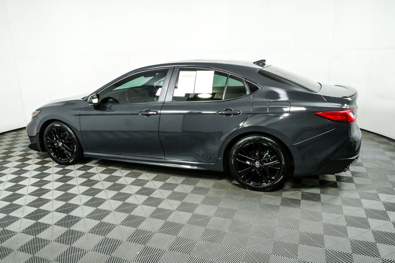 Used 2025 Toyota Camry SE w/ Convenience Package FWD image 28