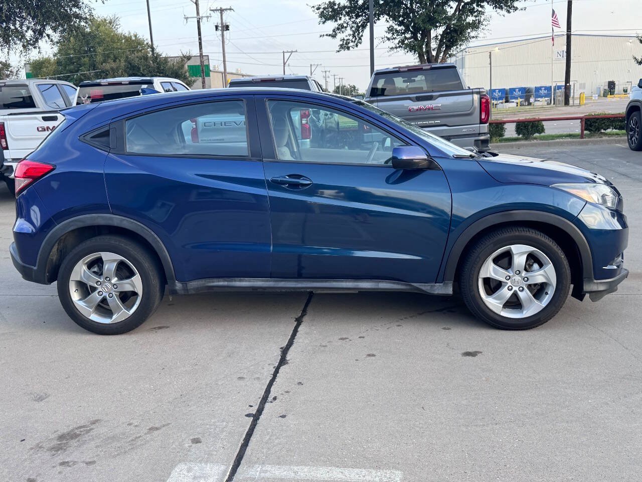Used 2017 Honda HR-V LX image 4