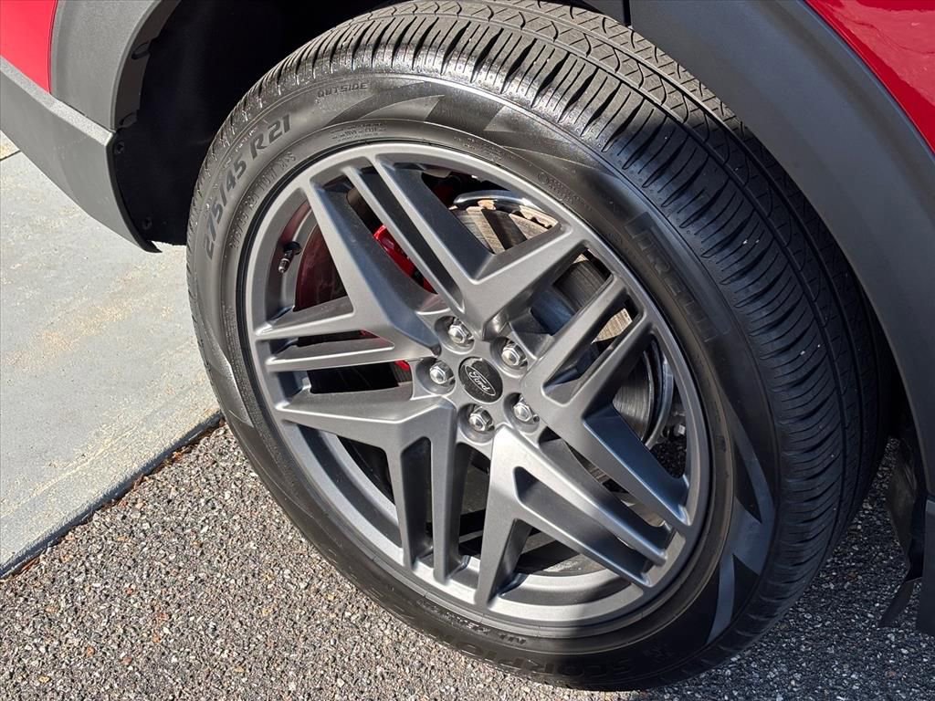 Used 2025 Ford Explorer ST image 27