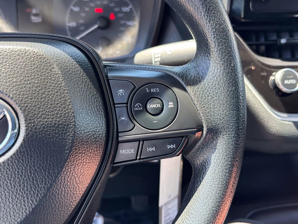 Used 2025 Toyota Corolla LE FWD image 27