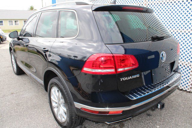 Used 2016 Volkswagen Touareg Sport AWD/4WD image 6