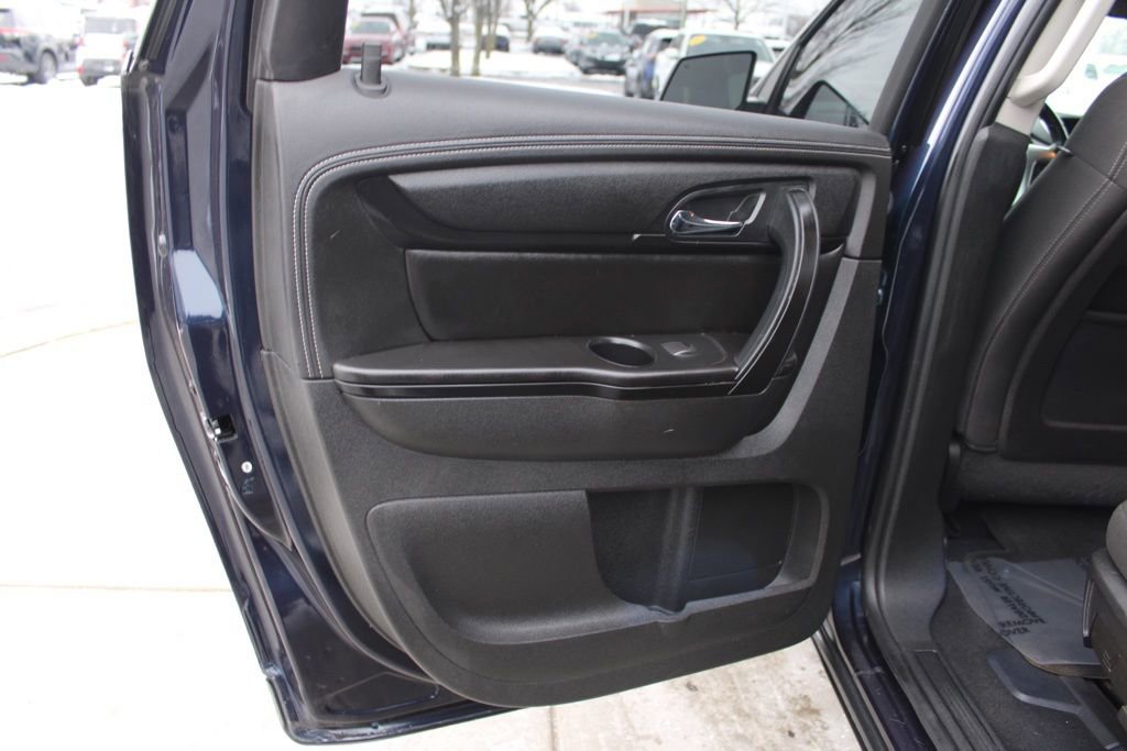 Used 2017 Chevrolet Traverse LT w/ Style and Technology Package image 24