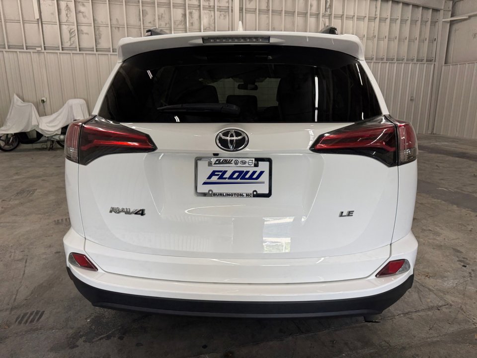 Used 2018 Toyota RAV4 LE image 18