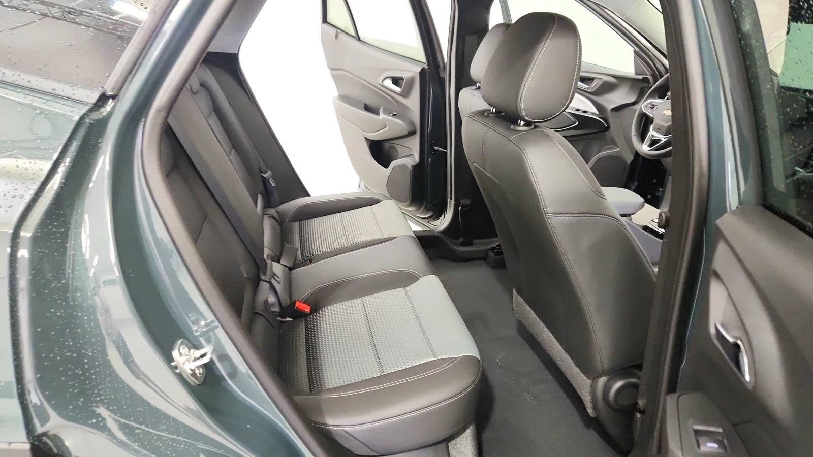 New 2026 Chevrolet Trax LT w/ Sunroof Package FWD image 28