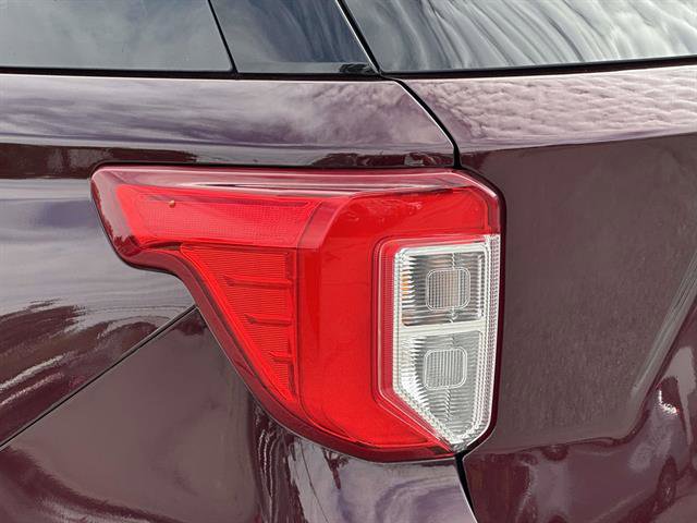 Used 2022 Ford Explorer XLT w/ Equipment Group 202A image 9