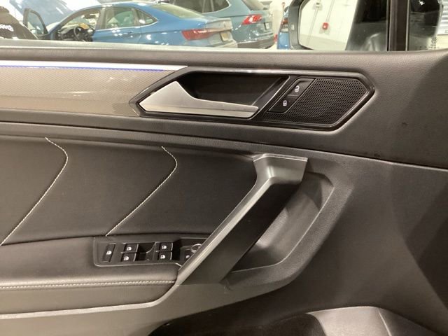 Certified 2023 Volkswagen Tiguan SE R-Line image 5