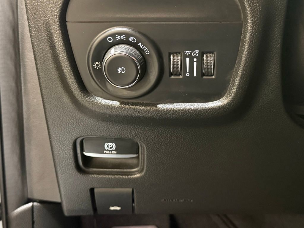 Certified 2023 Jeep Grand Cherokee L Limited w/ Black Appearance Package AWD/4WD image 17