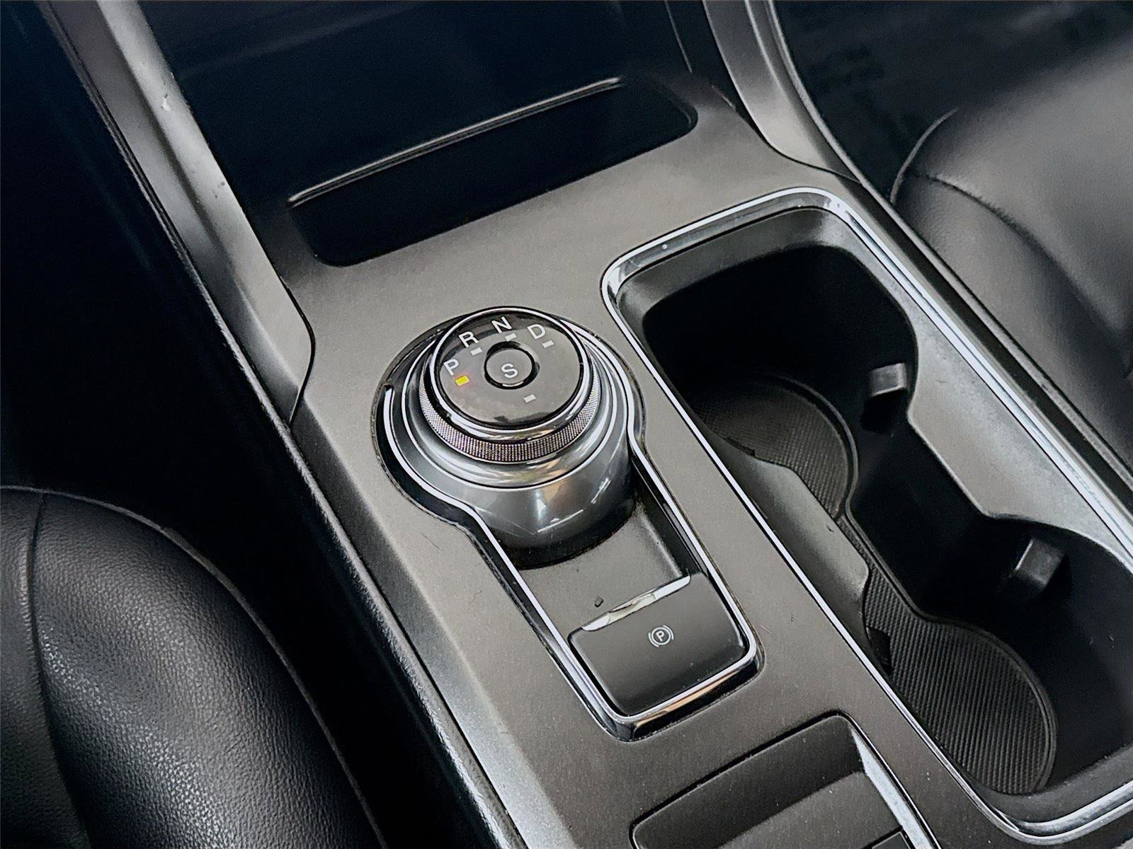 Used 2018 Ford Fusion SE w/ Equipment Group 201A image 16