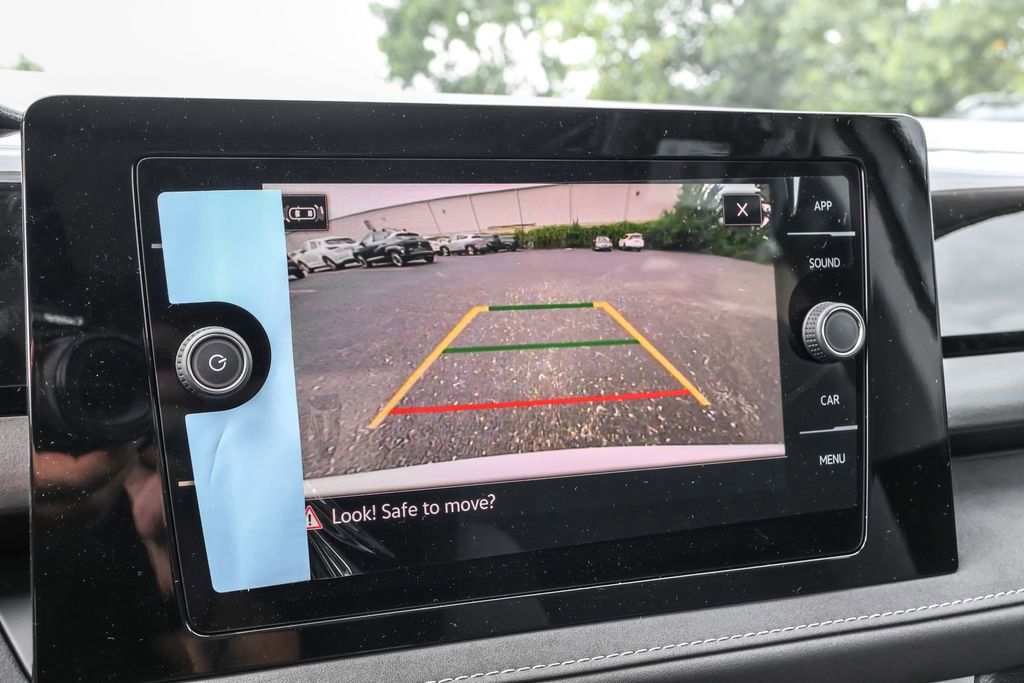 Used 2025 Volkswagen Taos SE image 6