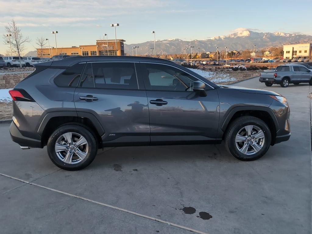 Used 2025 Toyota RAV4 LE image 9