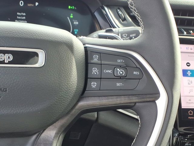 Used 2023 Jeep Grand Cherokee 4WD 4xe w/ Luxury Tech Group II image 17