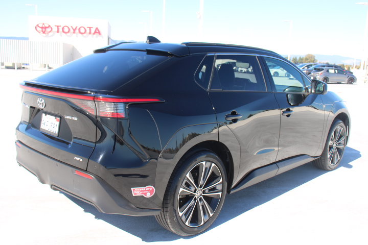 Certified 2023 Toyota bZ4X AWD image 3