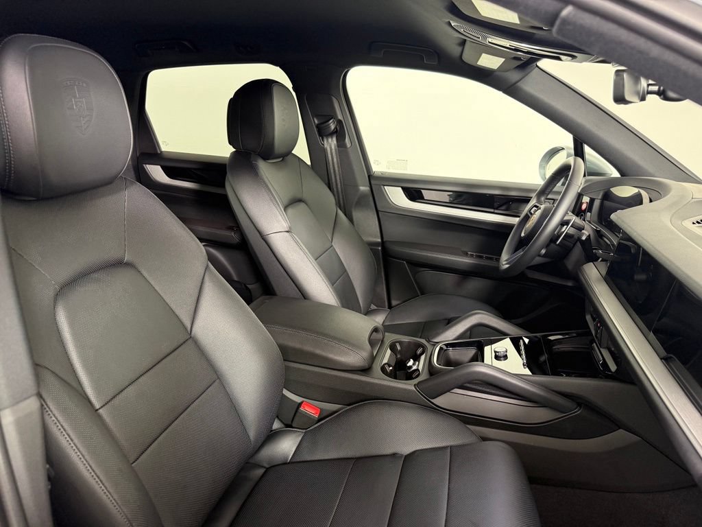 Certified 2025 Porsche Cayenne AWD/4WD image 16