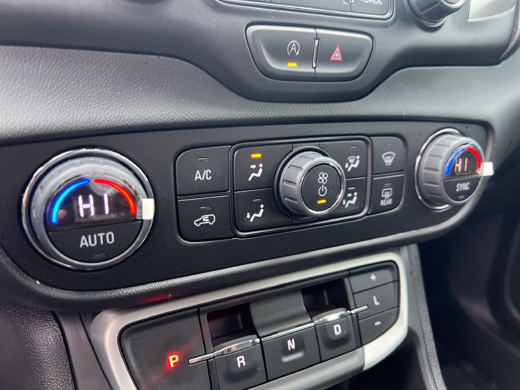 Used 2022 GMC Terrain SLT w/ Tech Package AWD/4WD image 19