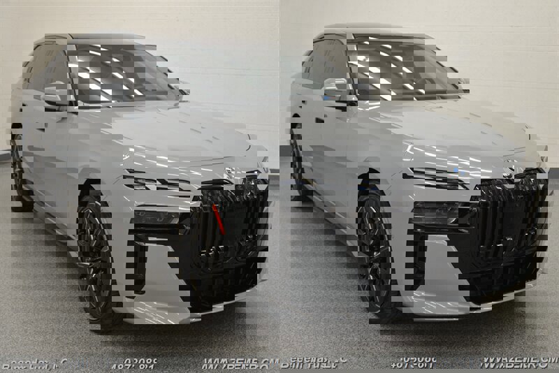 Used 2023 BMW 740i w/ Parking Assistance Package RWD image 6