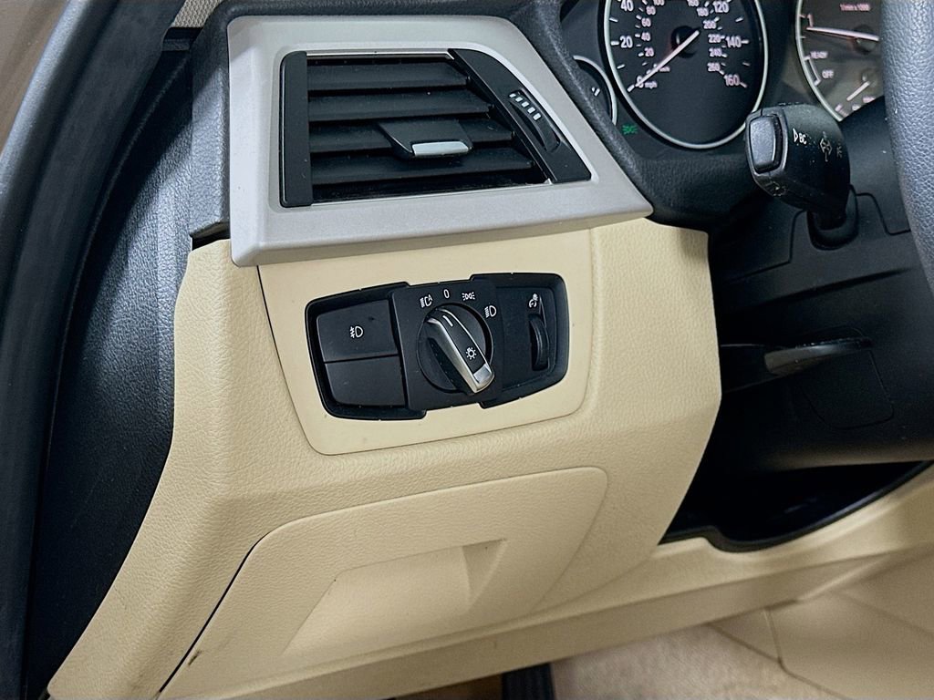 Used 2015 BMW 320i Sedan image 10