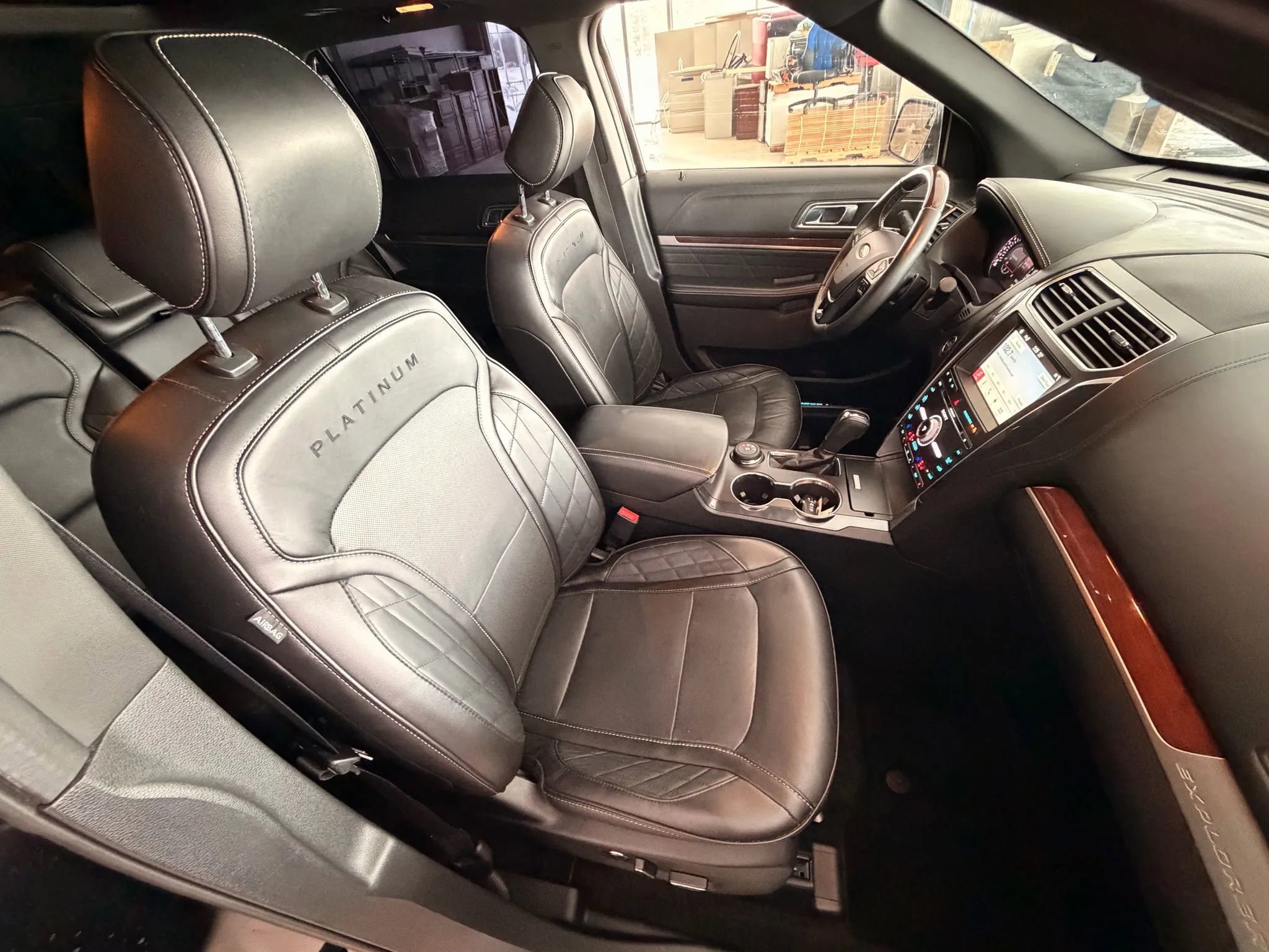 Used 2017 Ford Explorer Platinum image 23