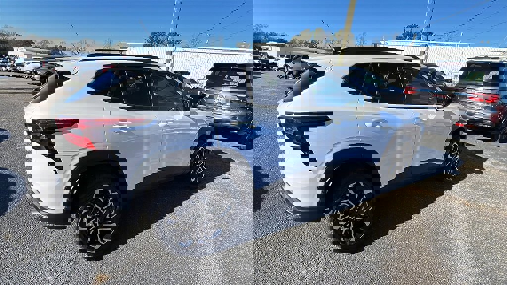 New 2026 Chevrolet Trax RS w/ Sunroof Package image 5