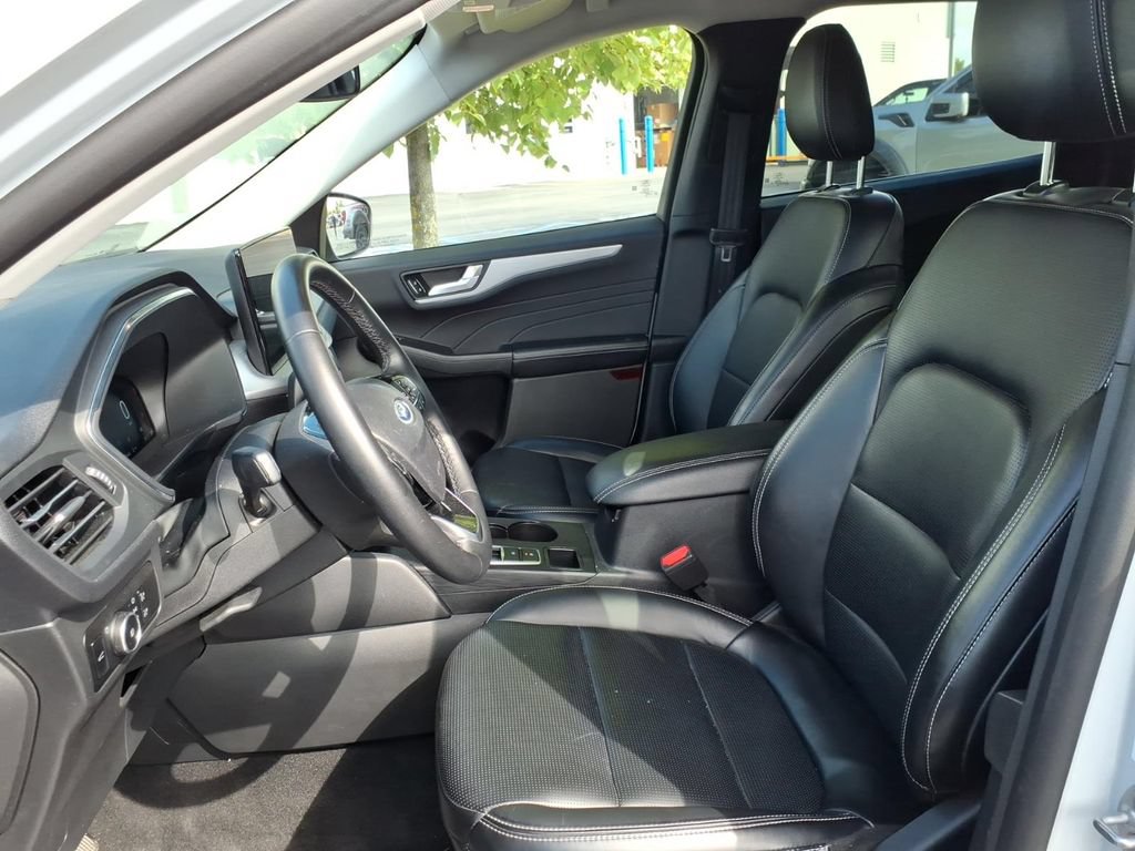 Used 2025 Ford Escape Platinum AWD/4WD image 17