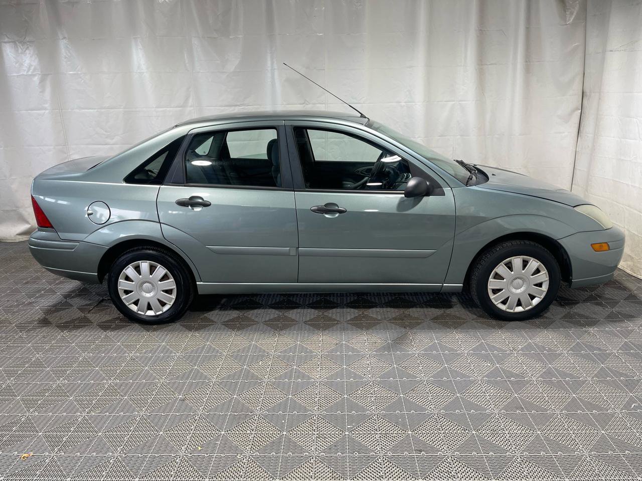 Used 2004 Ford Focus SE FWD image 9