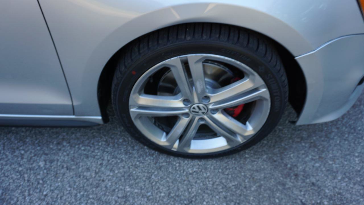 Used 2015 Volkswagen Jetta GLI SE FWD image 12