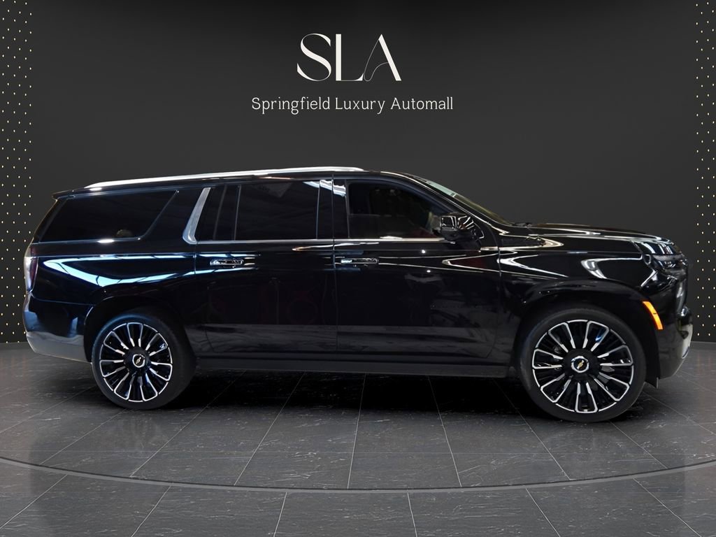 Used 2025 Chevrolet Suburban High Country image 4