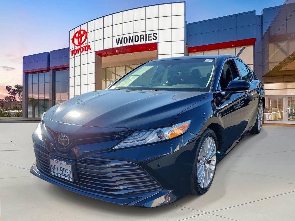 Used 2018 Toyota Camry XLE image 2
