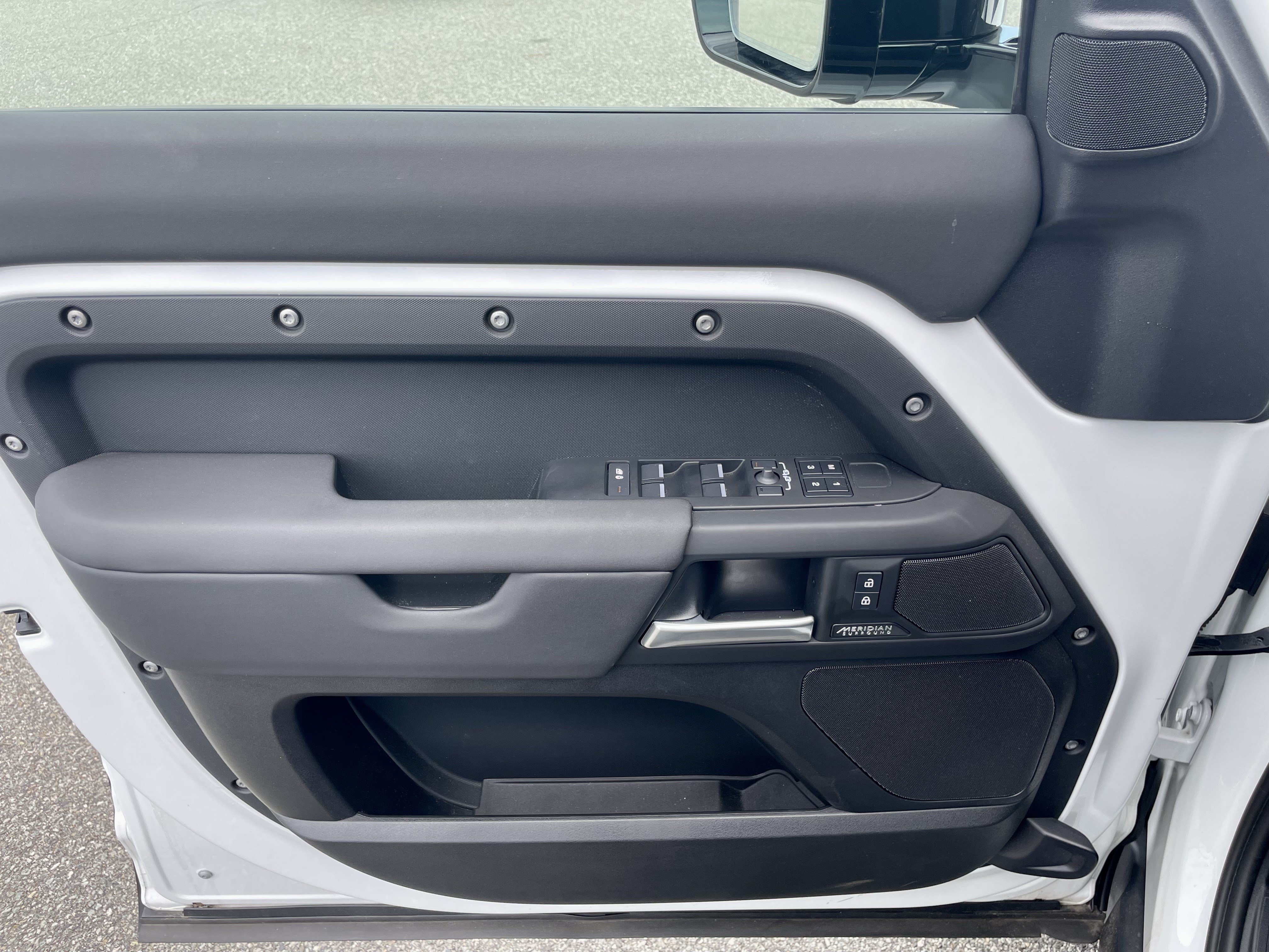Certified 2025 Land Rover Defender 110 X-Dynamic SE AWD/4WD image 12