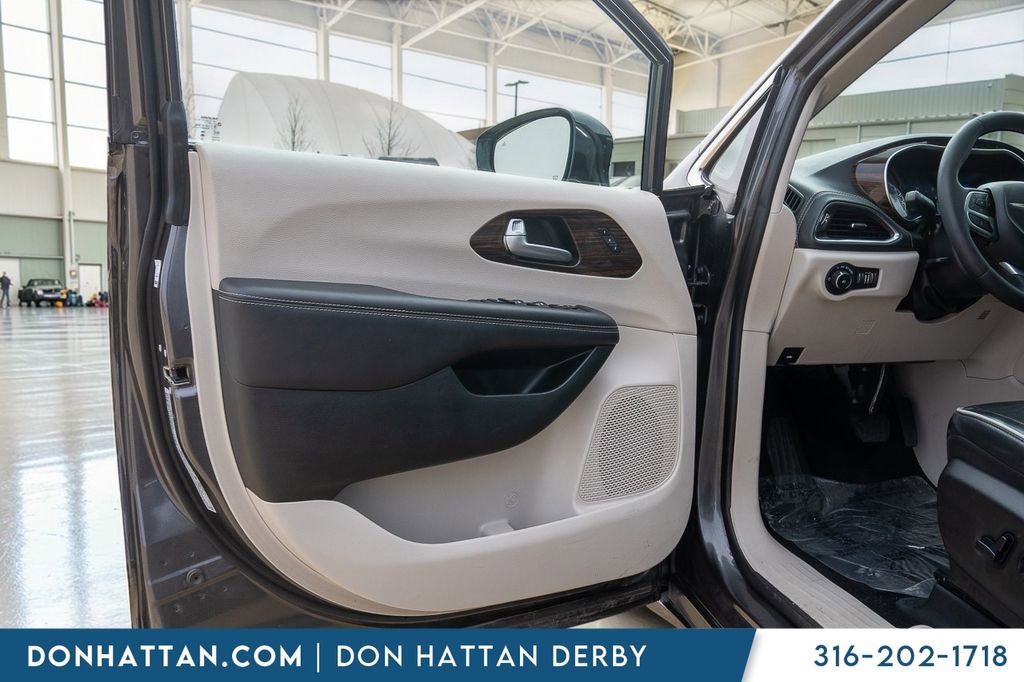 Used 2023 Chrysler Pacifica Limited image 49