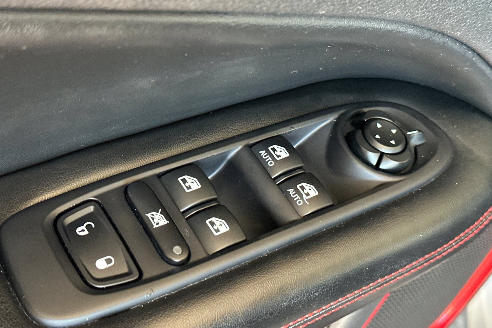 Used 2019 Jeep Compass Trailhawk w/ Leather Interior Group AWD/4WD image 12