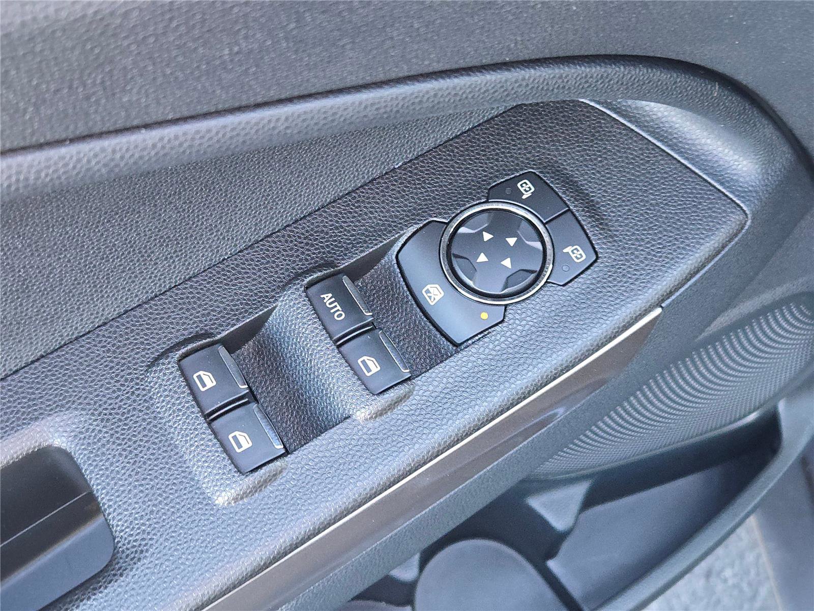 Used 2021 Ford EcoSport SE image 23