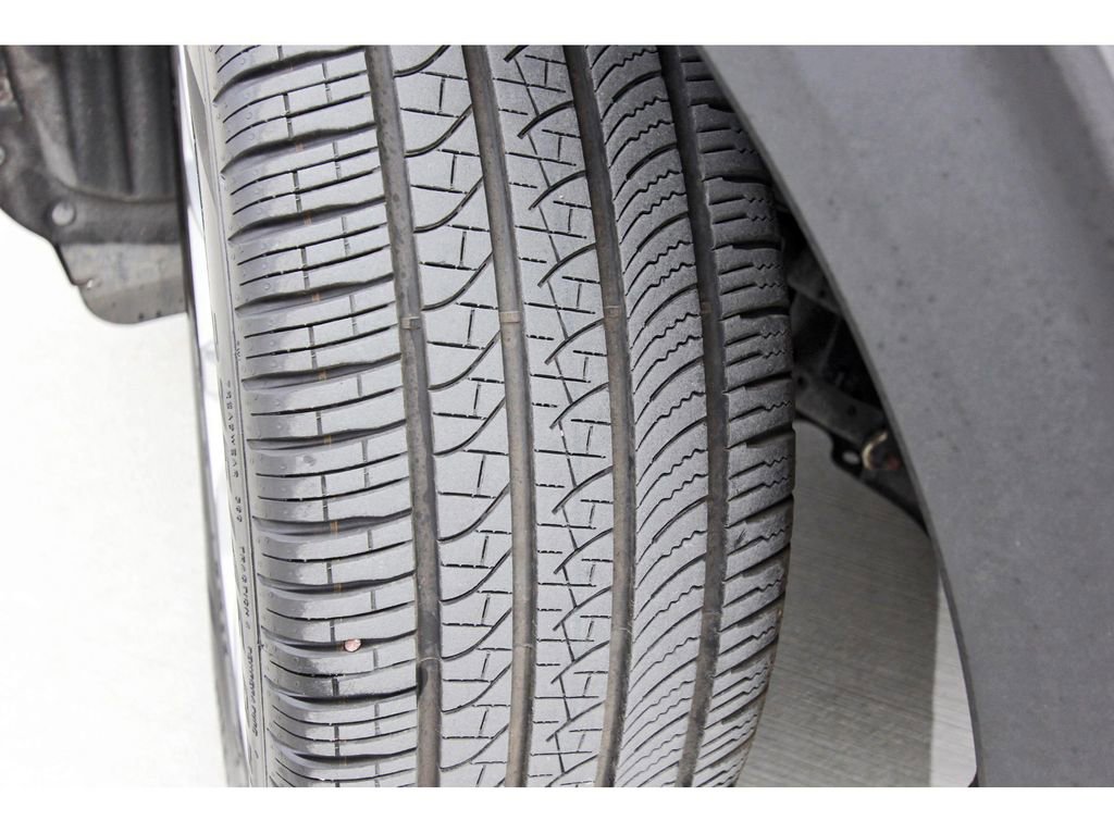 Certified 2024 Ford Explorer Platinum w/ Technology Package image 31